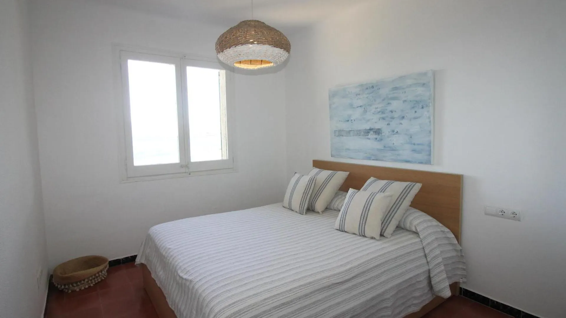 Semesterbostad Cap De Ras - Casa Individual Situada En Primera Linea De Mar, Con Magnificas Vistas De La Playa De Cap De Ras De Llanca - Es-228-185