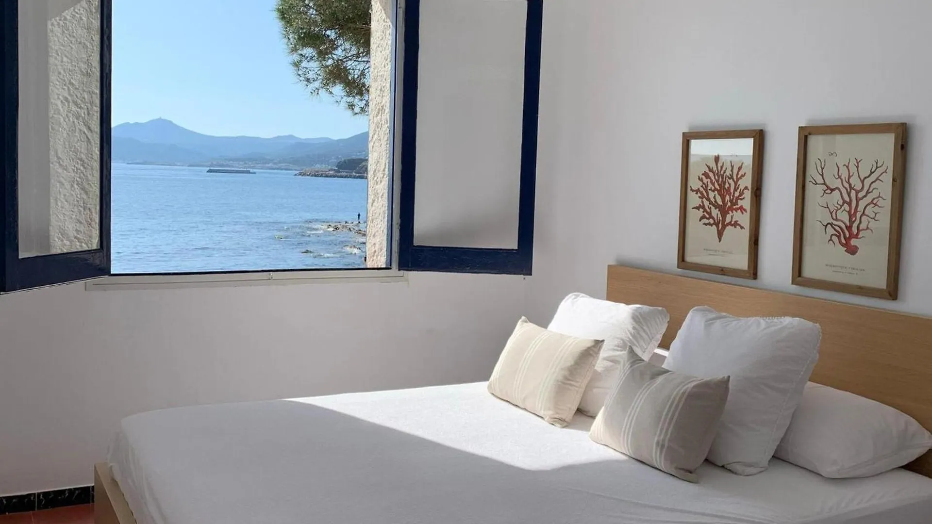 Semesterbostad Cap De Ras - Casa Individual Situada En Primera Linea De Mar, Con Magnificas Vistas De La Playa De Cap De Ras De Llanca - Es-228-185